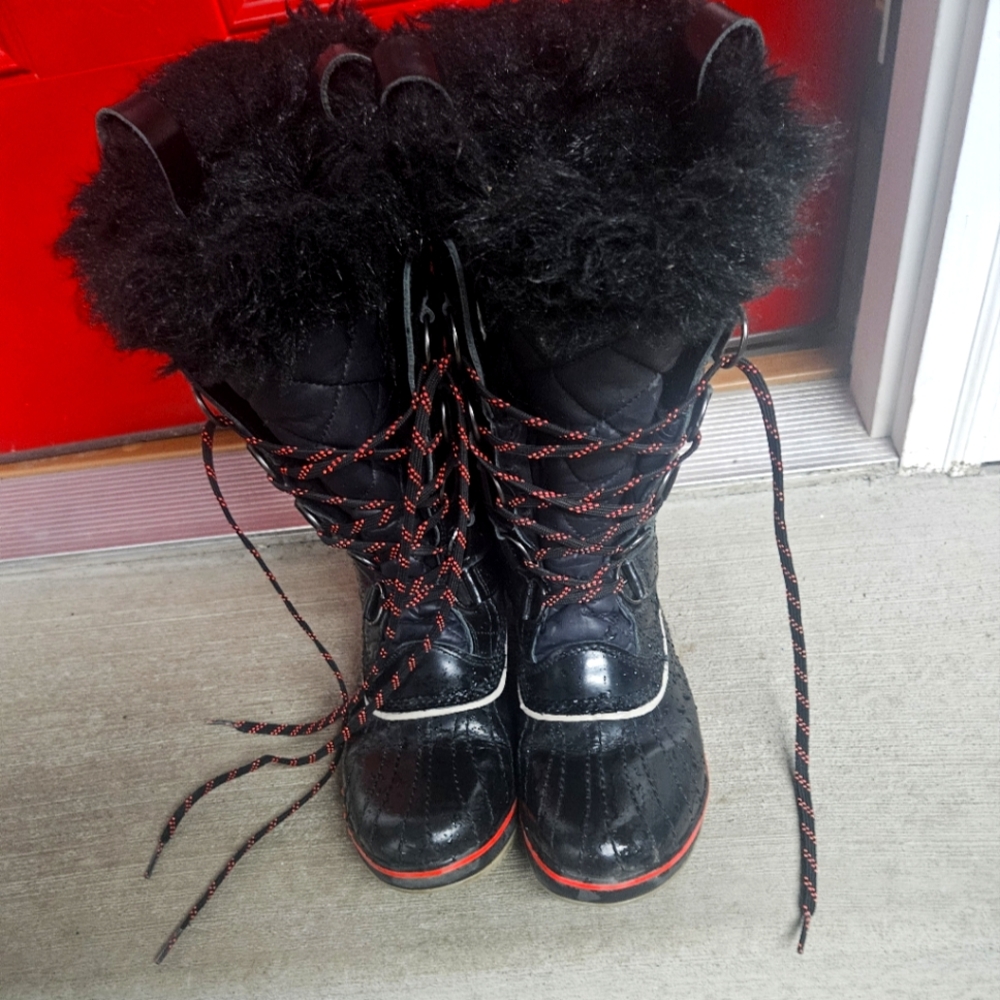 Sorel Stylish Black Winter Boots with Red Accents (Joan of Arc)
